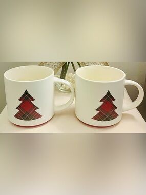 FESTIVE VOICE NWT 18 FL OZ Tartan Plaid 2-Piece Holiday Mug Set.